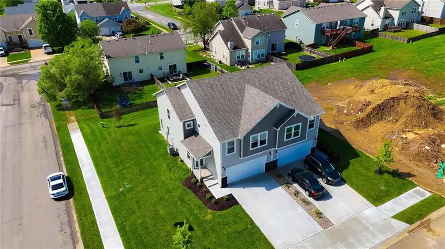 1441 S 4th Street E, Louisburg, KS 66053 - #2