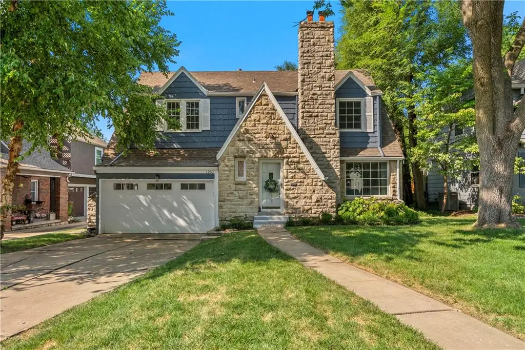 1260 W 72nd Street, Kansas City, MO 64114 - #1