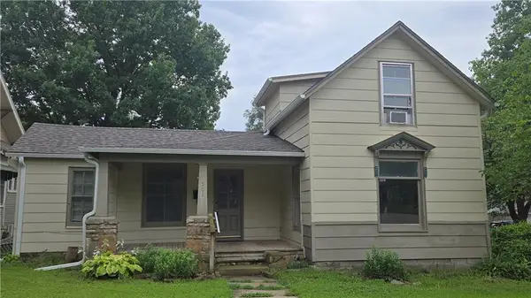 501 E Piankishaw Street, Paola, KS 66071