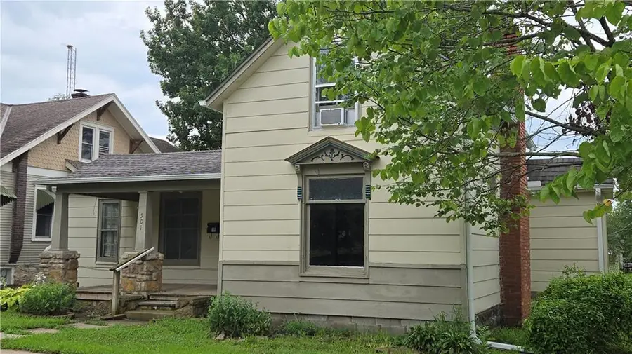 501 E Piankishaw Street, Paola, KS 66071 - #3