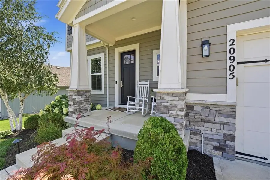 20905 W 72nd Street, Shawnee, KS 66218 - #3