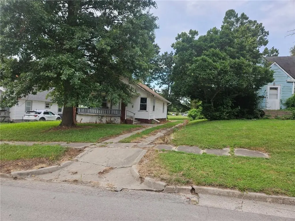 413 W 22nd Street, Higginsville, MO 64037 - #1