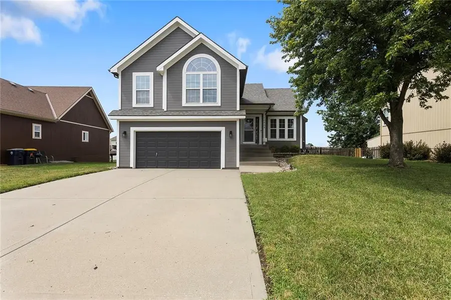 10904 N Manchester Avenue, Kansas City, MO 64157 - #2