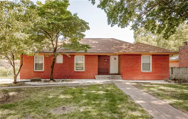 600 E Linwood Terrace, Independence, MO 64055