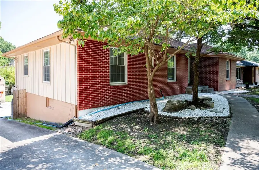 600 E Linwood Terrace, Independence, MO 64055 - #2