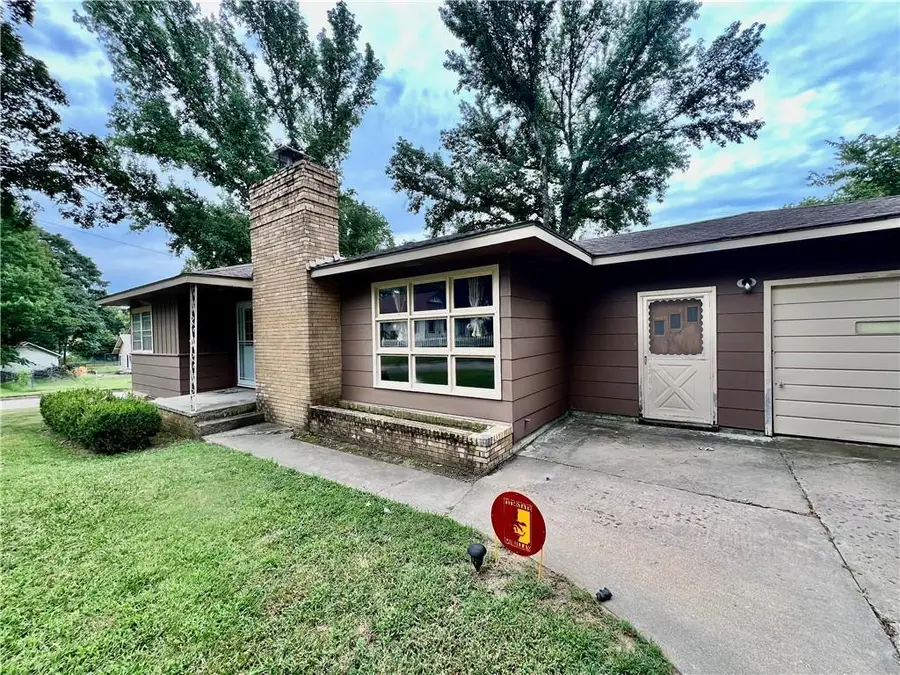 417 E Edison Street, Independence, KS 67301 - #2