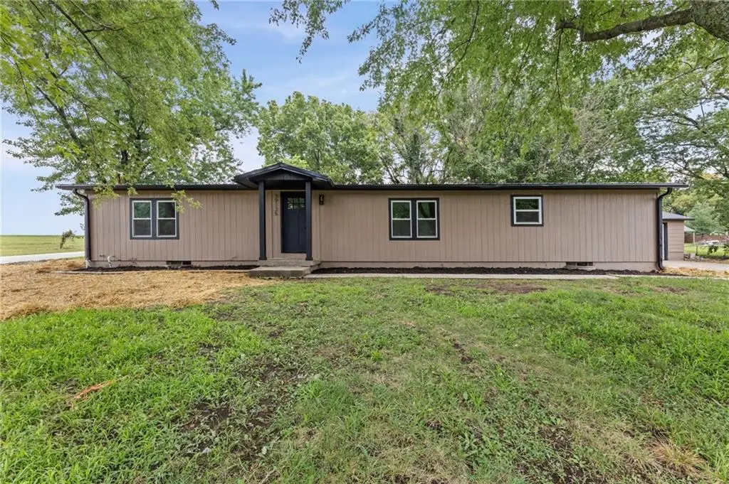 39135 Plum Creek Road, Osawatomie, KS 66064 - #1