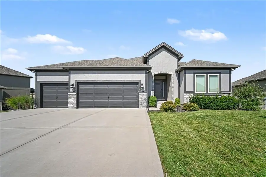 10824 N Crystal Avenue, Kansas City, MO 64153 - #2