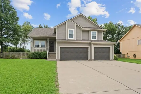 1637 SE Dalton Drive, Lee's Summit, MO 64081