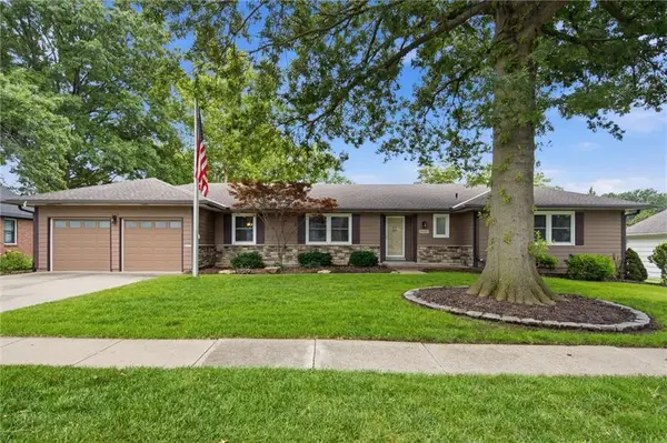6901 W 101st Terrace, Overland Park, KS 66212