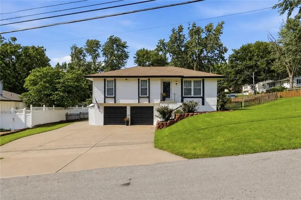 4744 NE 38th Street, Kansas City, MO 64117 - #1
