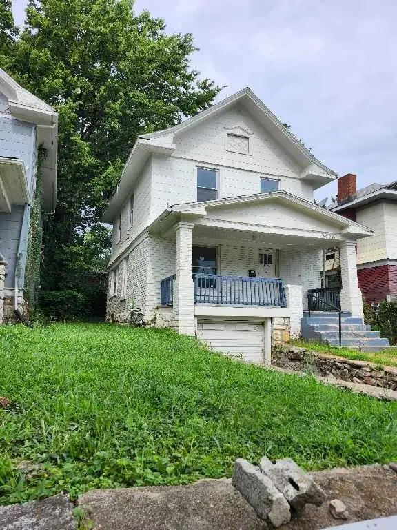 3426 Park Avenue, Kansas City, MO 64109 - #1