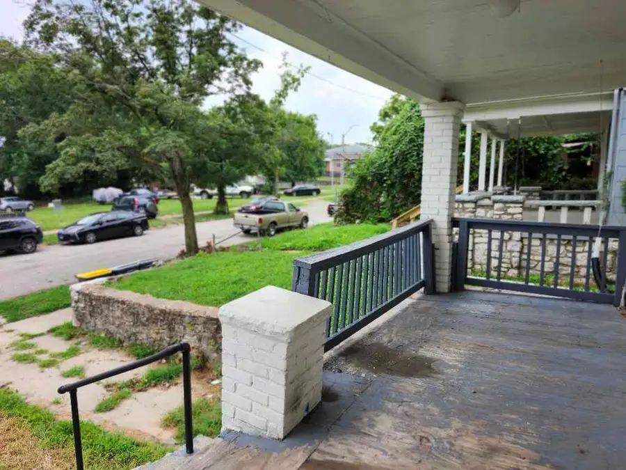 3426 Park Avenue, Kansas City, MO 64109 - #2