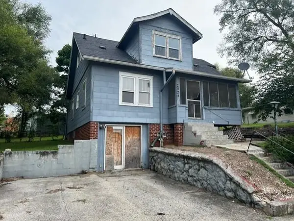 2525 Angelique Street, St Joseph, MO 64501