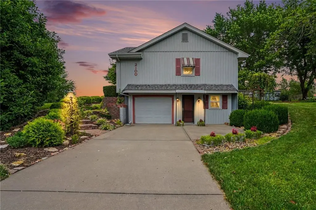 2100 Crescent Drive, Liberty, MO 64068 - #1