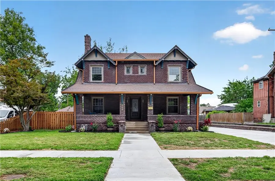 706 W 8th Street, Pittsburg, KS 66762 - #2