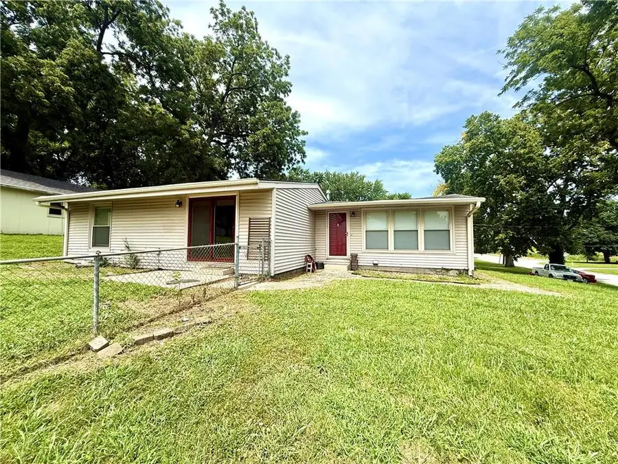 2214 S 28th Street, Saint Joseph, MO 64503 - #2