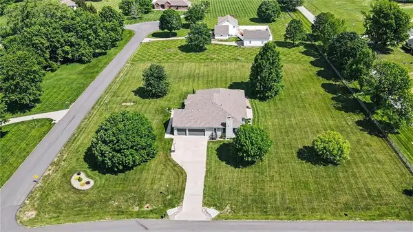 4204 SE Wingate Circle, Blue Springs, MO 64014