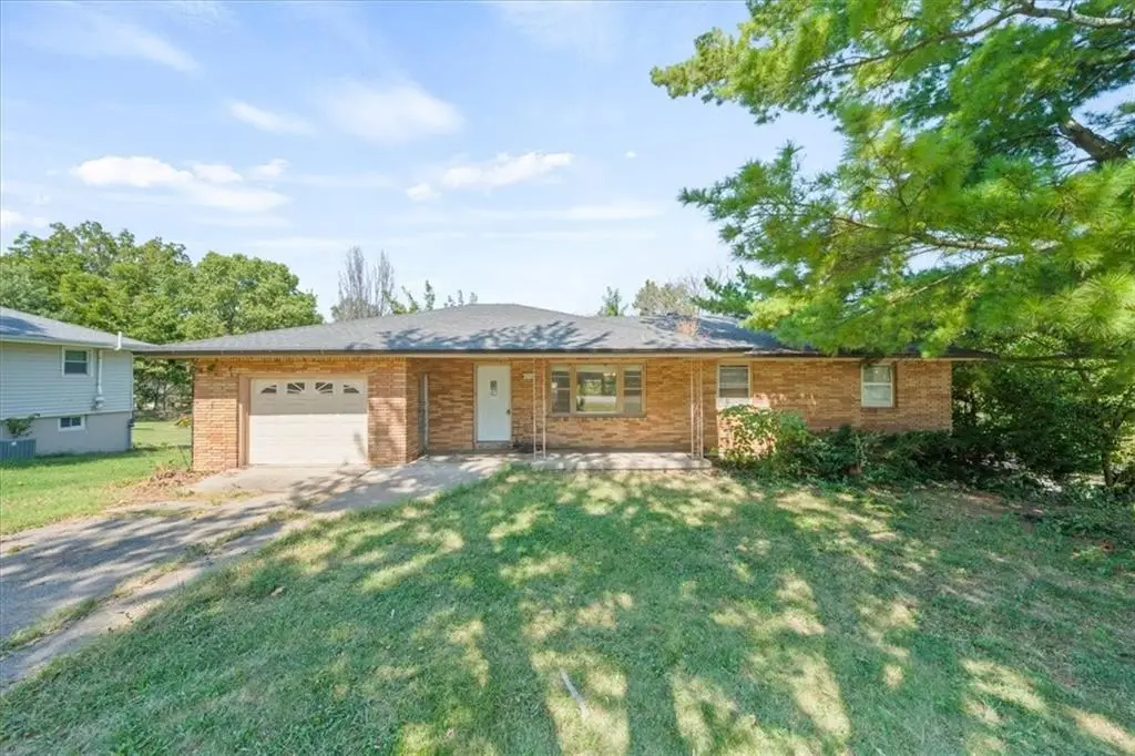 234 NE 86th Terrace, Kansas City, MO 64155 - #1