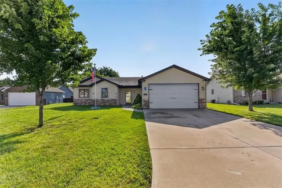 3023 N 157th Street, Basehor, KS 66007 - #3