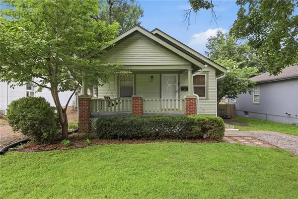 211 W 77th Terrace, Kansas City, MO 64114