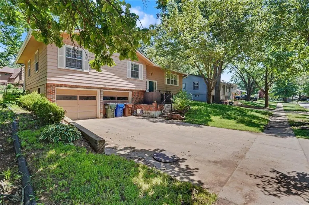 2920 Yellowstone Drive, Lawrence, KS 66047 - #1