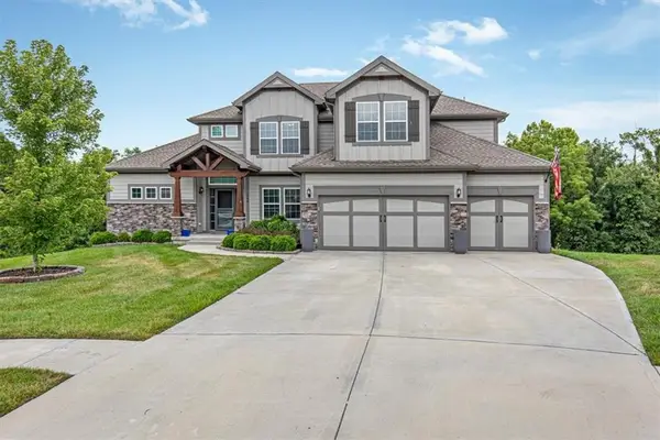 1208 N Silverleaf Court, Liberty, MO 64068