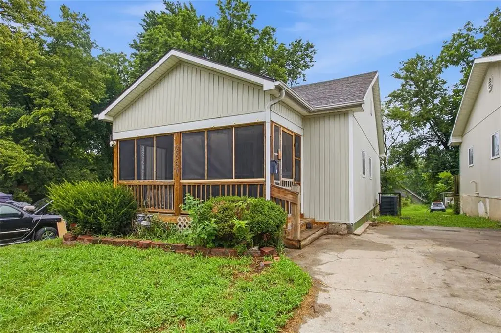2537 Elmwood Avenue, Kansas City, MO 64127 - #1