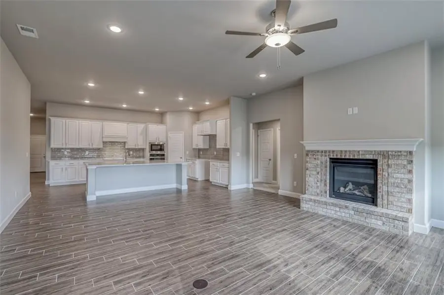 18430 W 195th Terrace, Spring Hill, KS 66083 - #2