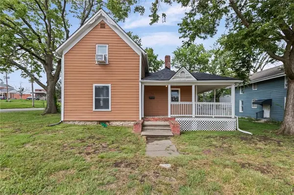 102 E Miami Street, Paola, KS 66071