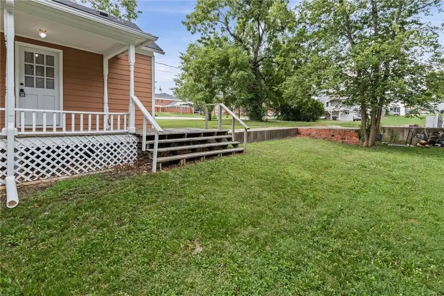 102 E Miami Street, Paola, KS 66071 - #3