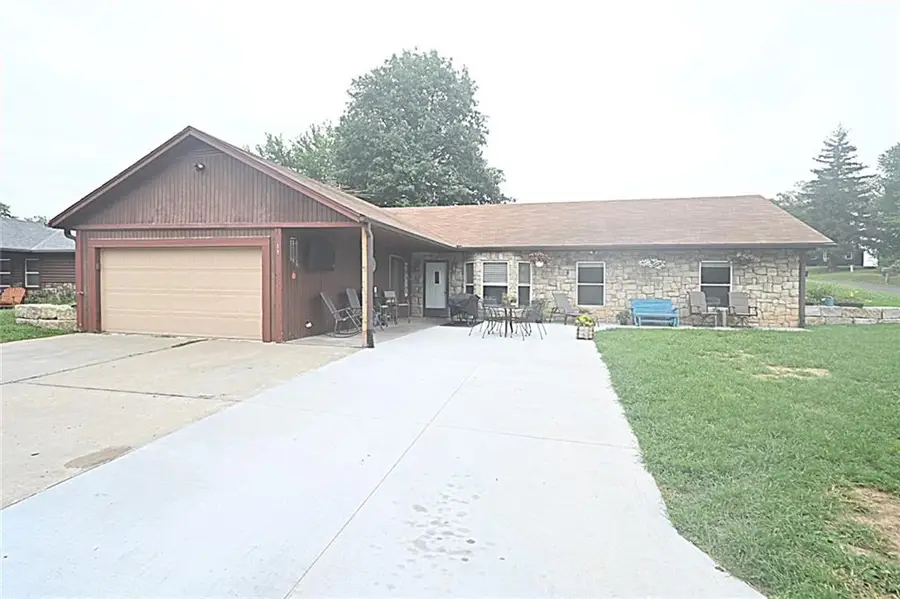 11 Sandy Circle, Dearborn, MO 64439 - #2