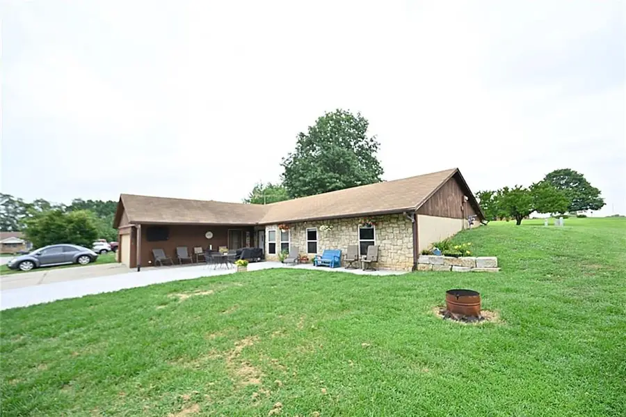 11 Sandy Circle, Dearborn, MO 64439 - #3