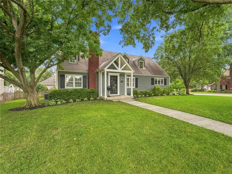 2625 W 50th Street, Westwood, KS 66205 - #2