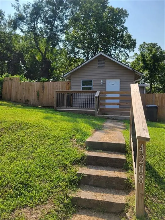 4208 Spruce Avenue, Kansas City, MO 64130 - #3
