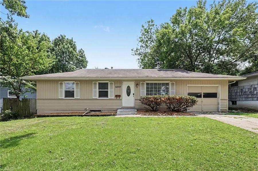 6307 E 154th Terrace, Grandview, MO 64030 - #2