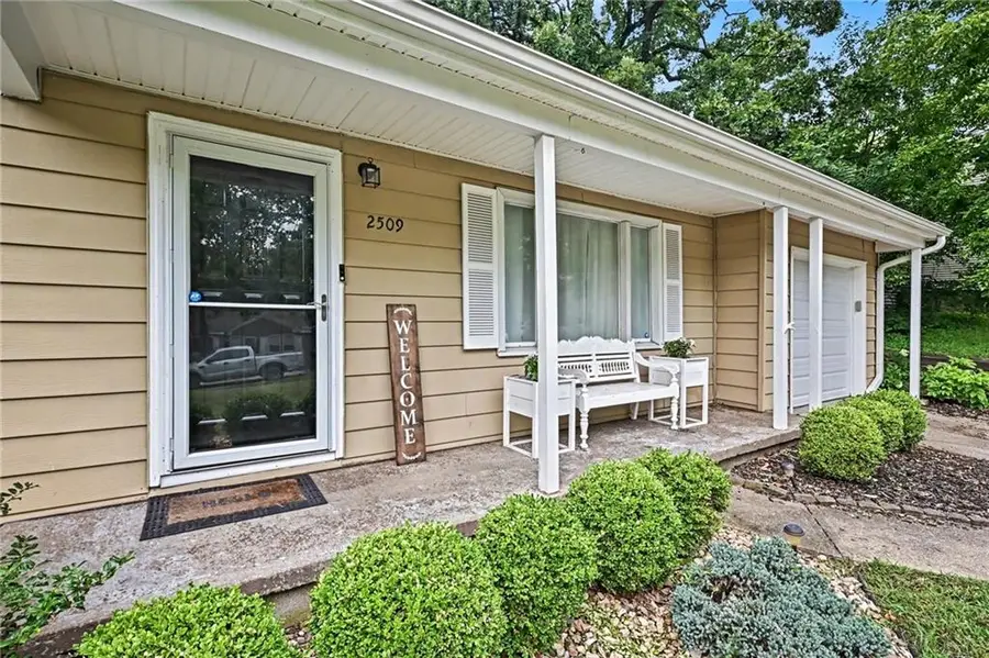 2509 NE 46th Terrace, Kansas City, MO 64116 - #2