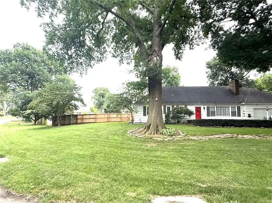 2801 S Overton Avenue, Independence, MO 64052 - #2