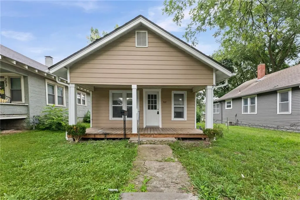707 S Tremont Avenue, Ottawa, KS 66067 - #1
