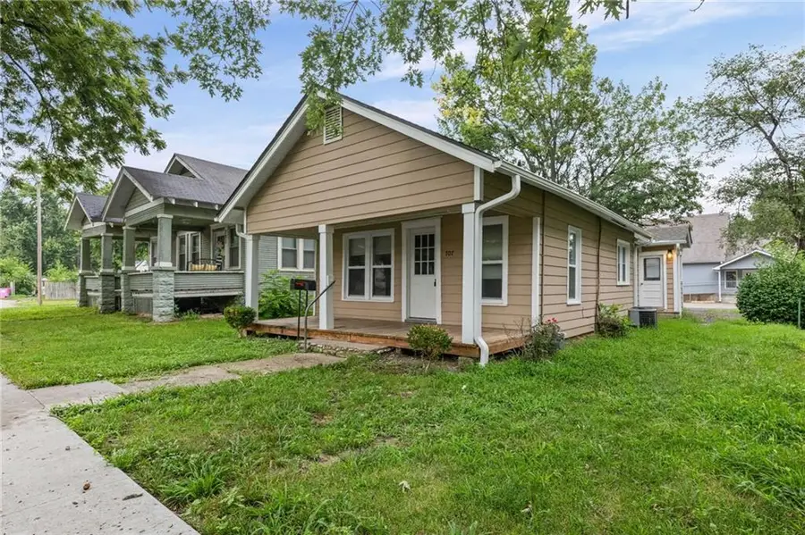 707 S Tremont Avenue, Ottawa, KS 66067 - #2