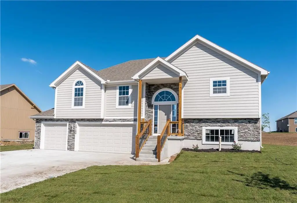 1675 N 156th Street, Basehor, KS 66007 - #1