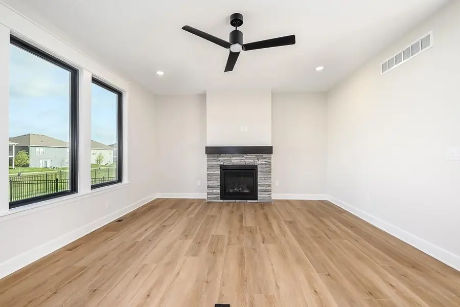 136 Brookwood Street, Lansing, KS 66043 - #3