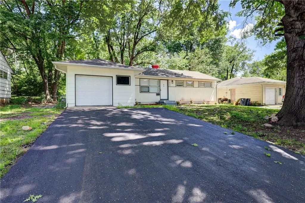 7800 E 108th Street, Kansas City, MO 64134 - #1