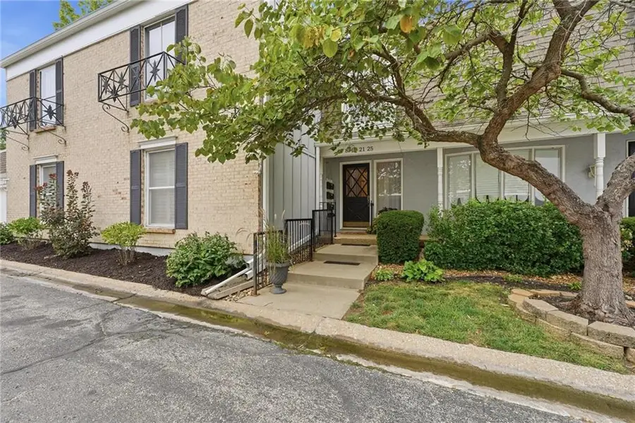 8721 Riggs Lane, Overland Park, KS 66212 - #2