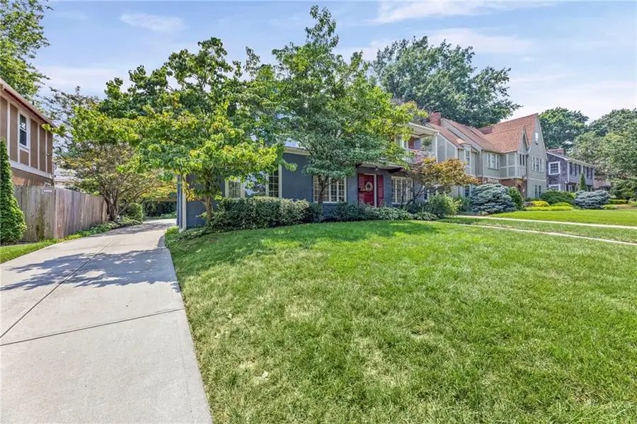 437 W 66th Terrace, Kansas City, MO 64113 - #2