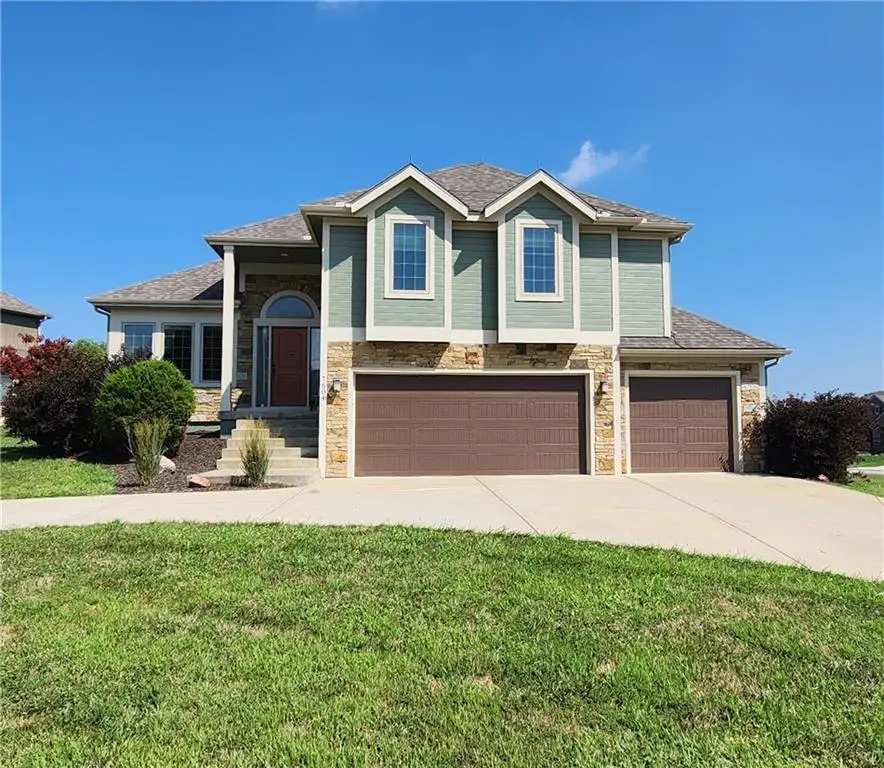 7604 N Amoret Avenue, Kansas City, MO 64151 - #1