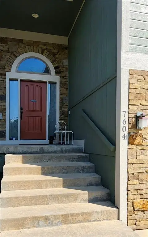 7604 N Amoret Avenue, Kansas City, MO 64151 - #2