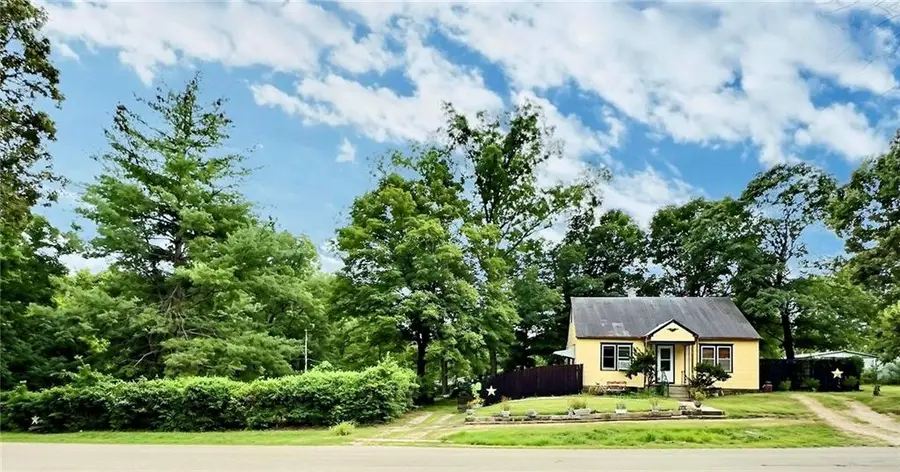 218 W Joe Davis Street, El Dorado Springs, MO 64744 - #3
