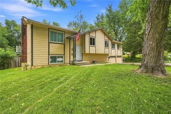 6212 E Red Bridge Road, Kansas City, MO 64134