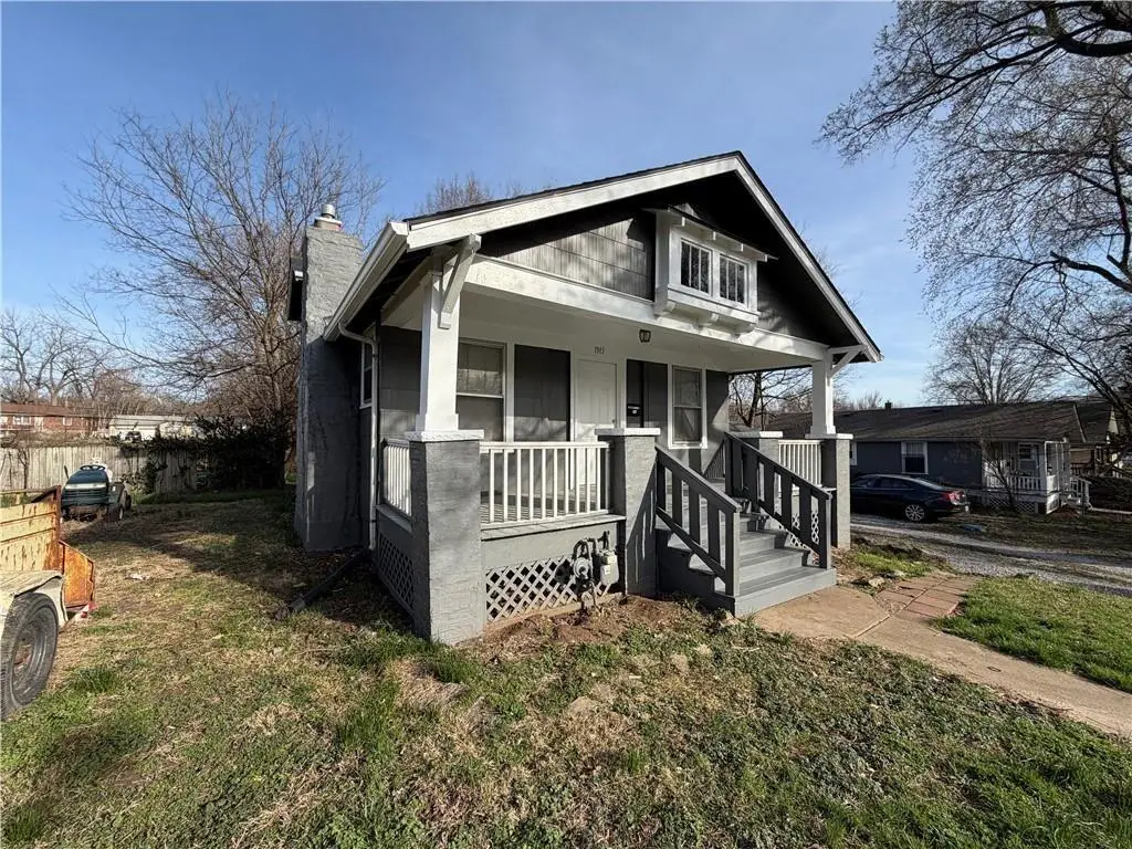 1915 S Overton Avenue, Independence, MO 64052 - #1